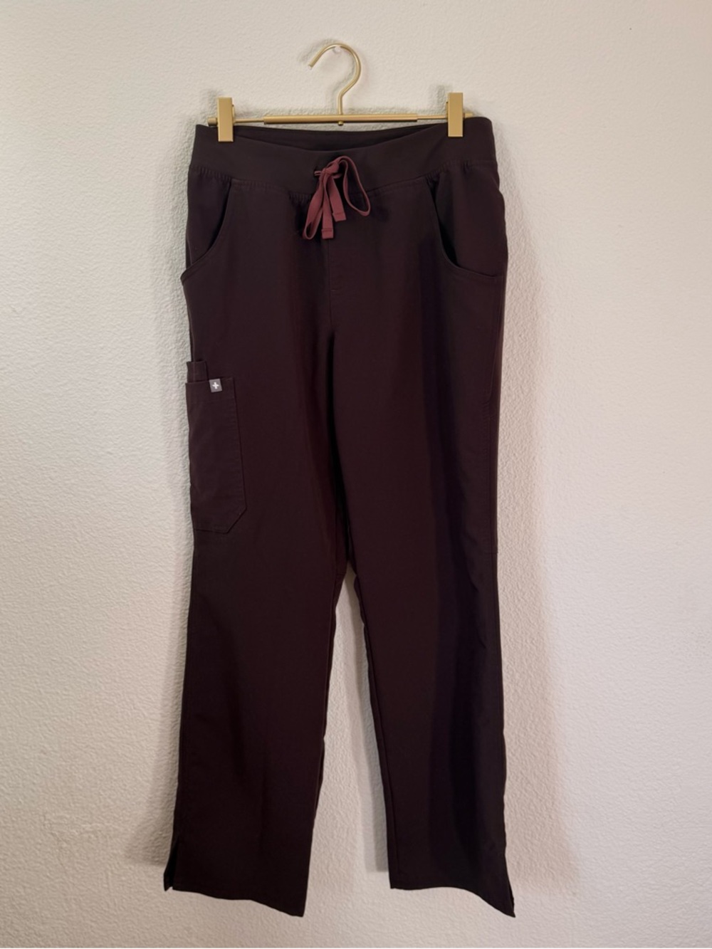 women’s figs scrub pants brown espresso kade cargo in small petite